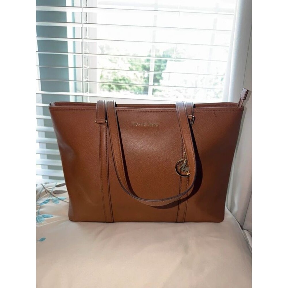 Michael Kors Jet Set Large Saffiano Leather Tote Bag - Luggage Tan